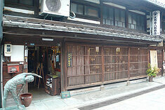 体操ぼうやの幸八郎君の銅像