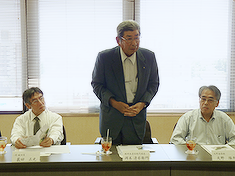 平成24年度高岡老舗会　通常総会次第の様子