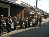 �F�Ɏs���R�n��̗��j�I�����ݎU��