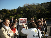 �ɐ��_�{�Ń{�����e�B�A�K�C�h�̐����𕷂��Q����